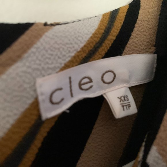 Swirl pattern high-low blouse - Picture 4 of 4